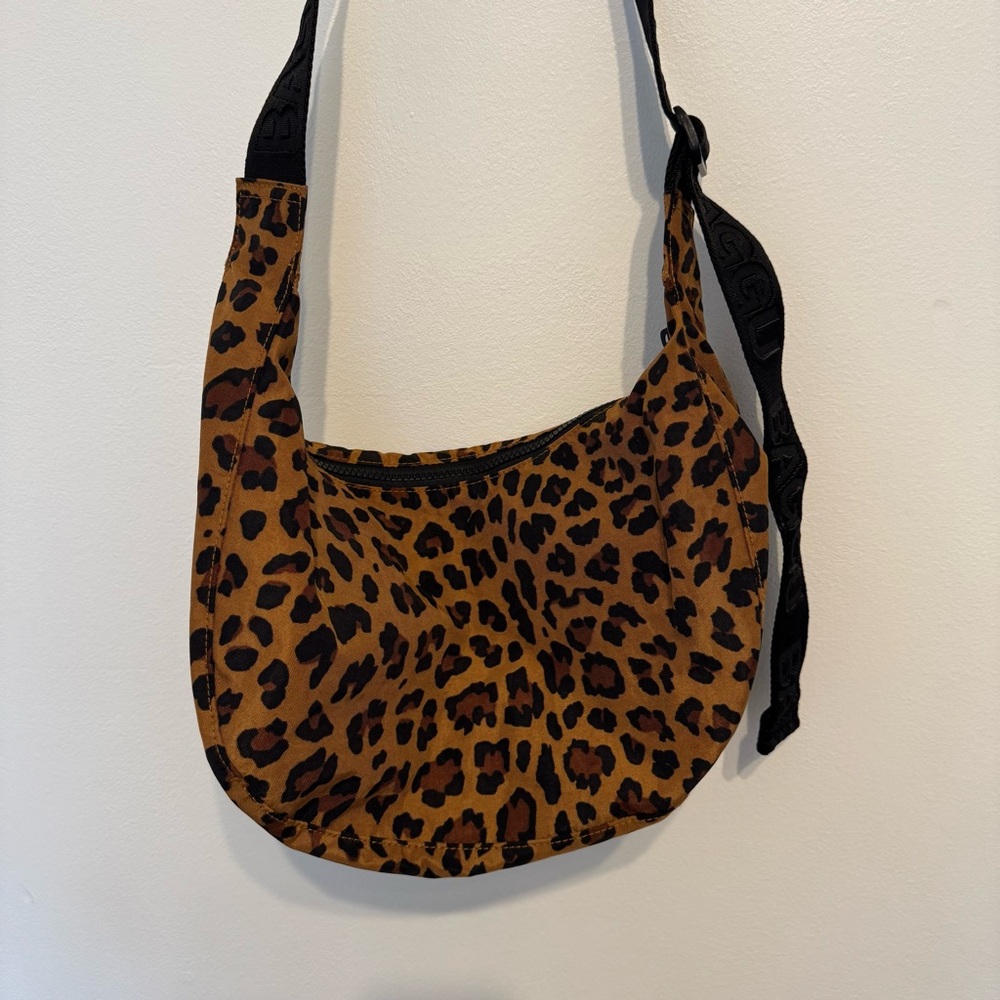 Baggu Medium Crescent Bag Leopard